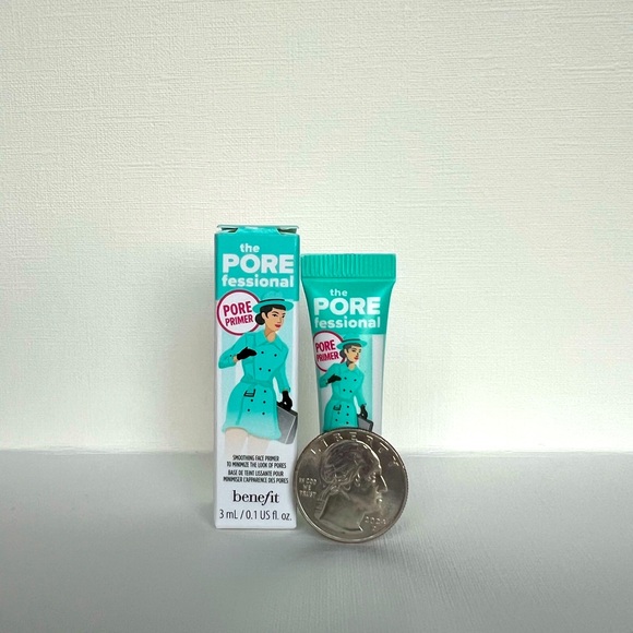 Benefits cosmetics bag and deluxe samples. - Picture 7 of 10